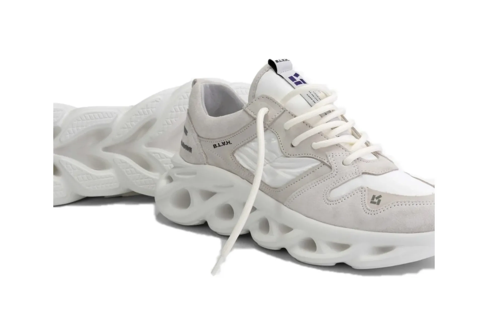 cassandra_white_3.webp CASSANDRA WHITE