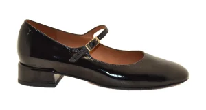 YAMEA - Shiny leather round toe pumps Negro