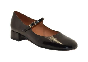 YAMEA - Shiny leather round toe pumps Negro